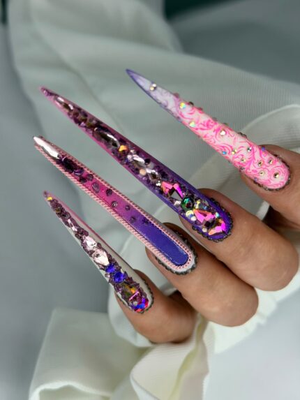 Curs nail art avansat triangle almond cu reflexii violet și roz